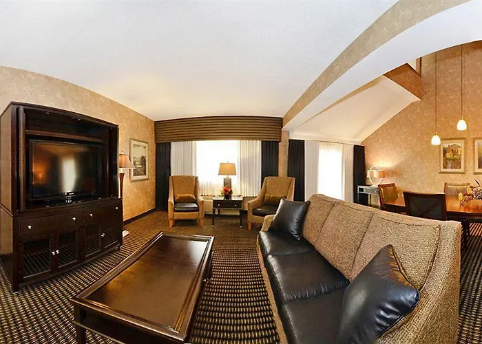 The Biltmore & Main Avenue 2*