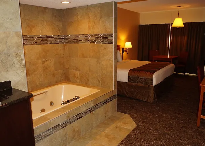 The Biltmore & Main Avenue 2*